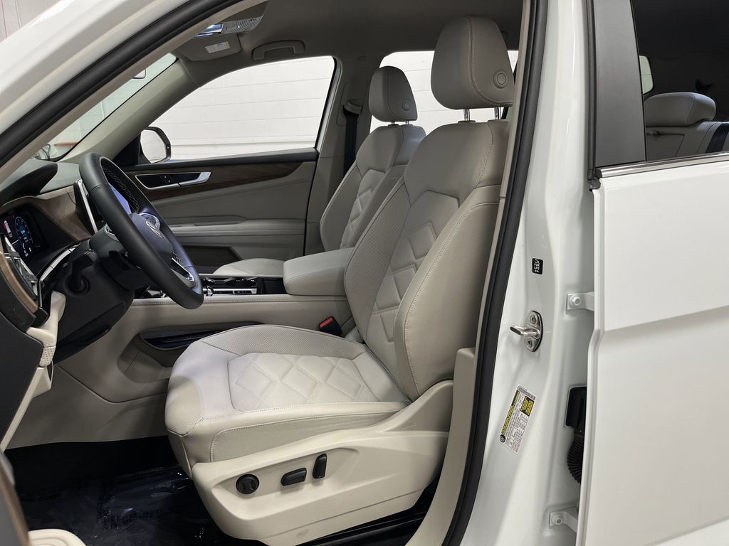 2024 Volkswagen Atlas SE Technology photo 3