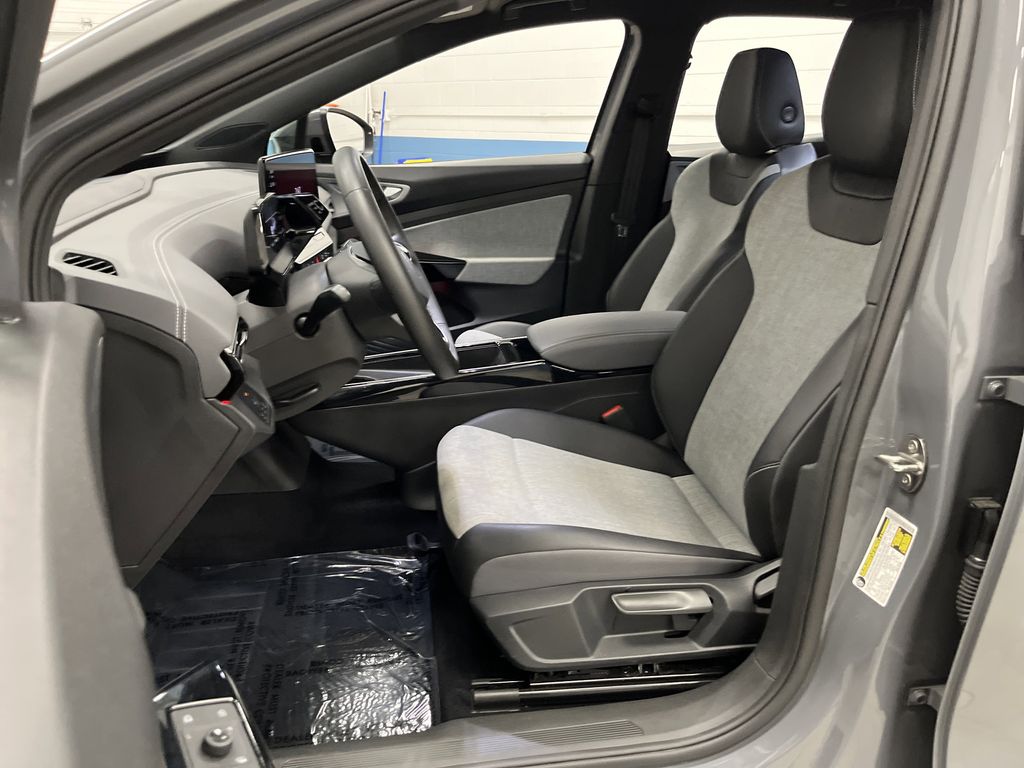 2023 Volkswagen ID.4 Pro photo 4