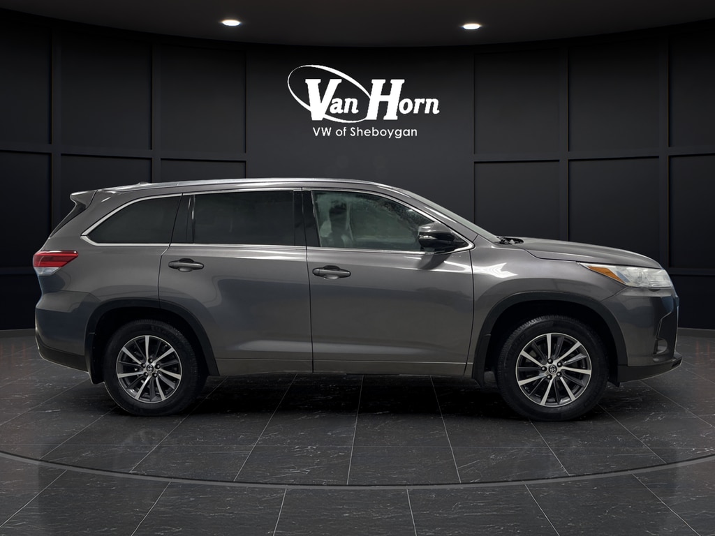 Used 2017 Toyota Highlander XLE V6 SUV