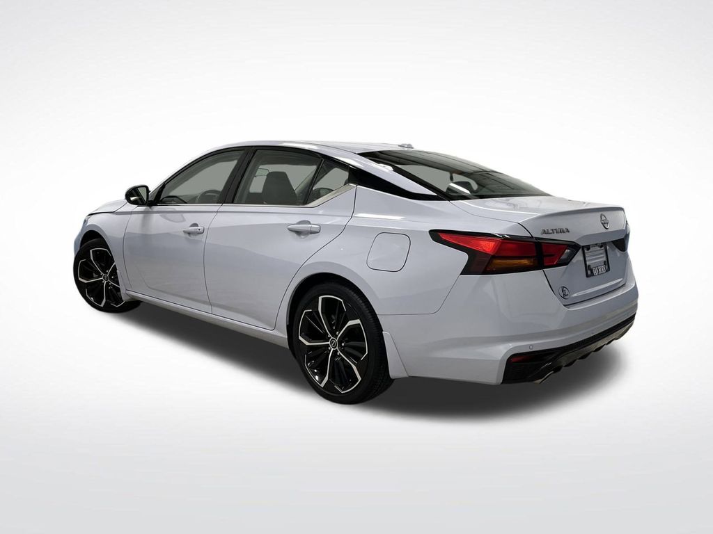 2024 Nissan Altima 2.5 SR photo 3