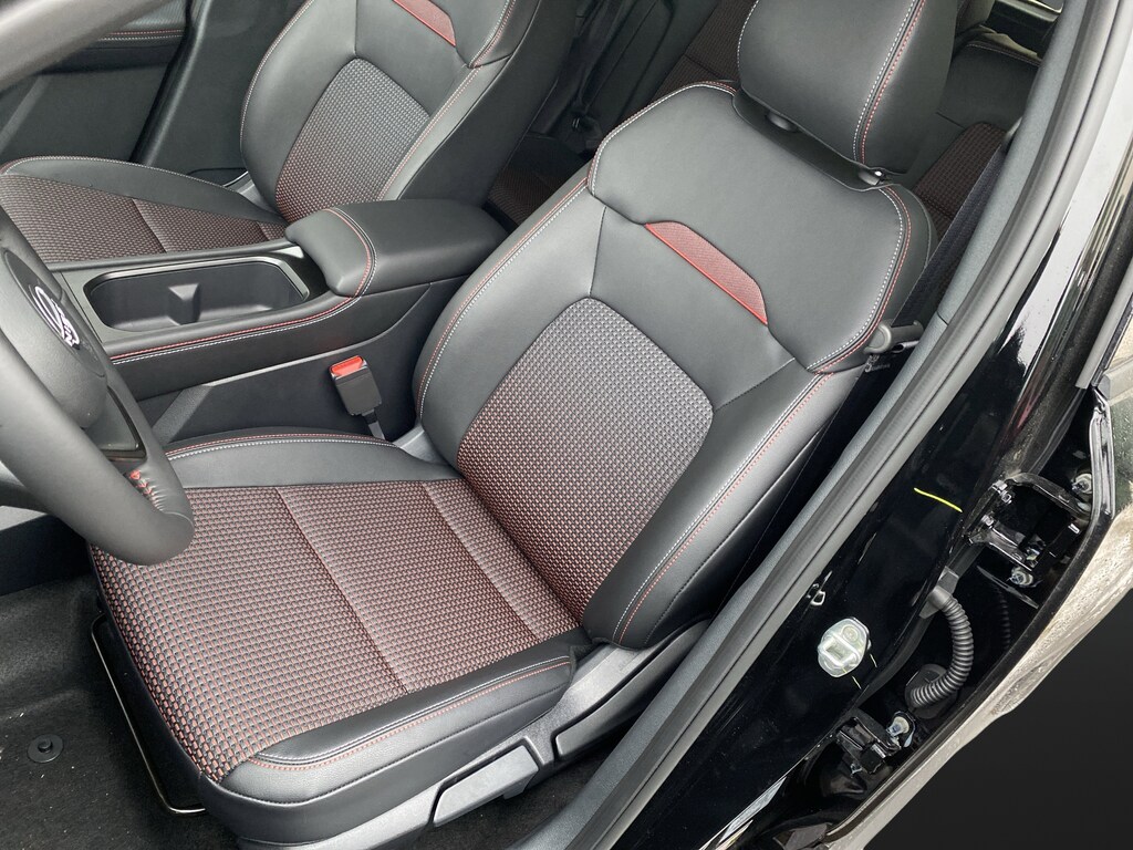 New 2026 Nissan Kicks SR SUV