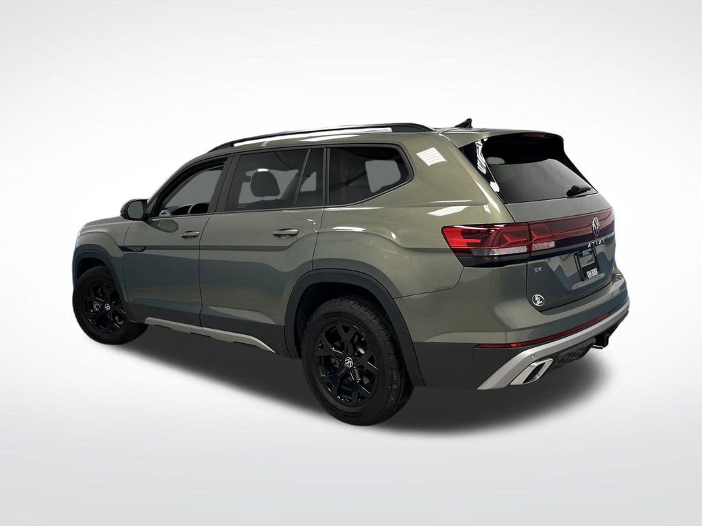 2024 Volkswagen Atlas Peak Edition SE photo 2