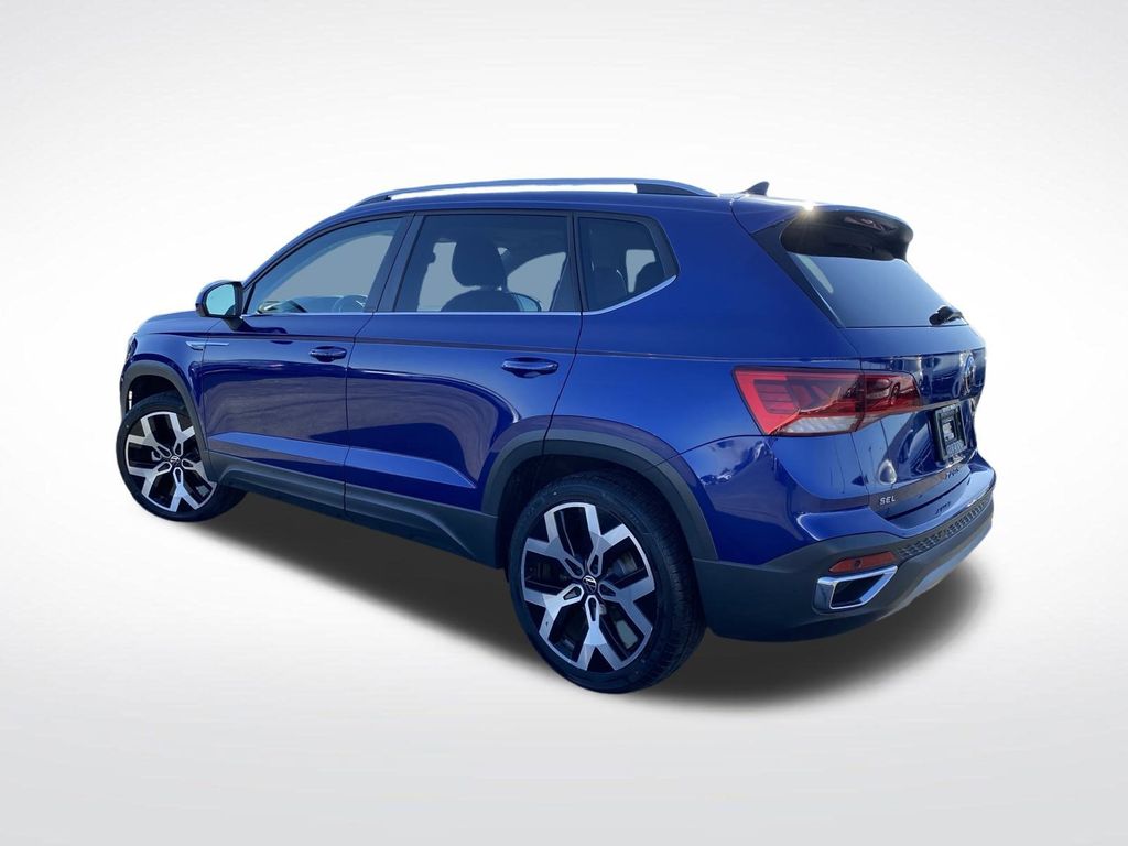 2022 Volkswagen Taos SEL photo 3