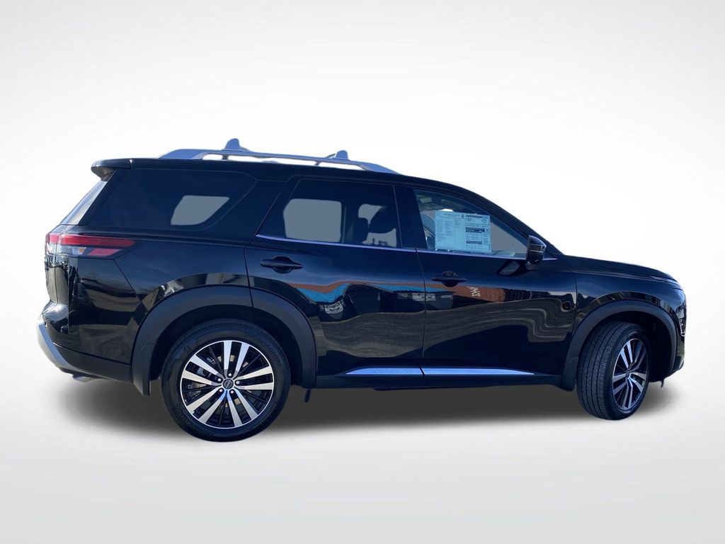 2025 Nissan Pathfinder Platinum photo 2