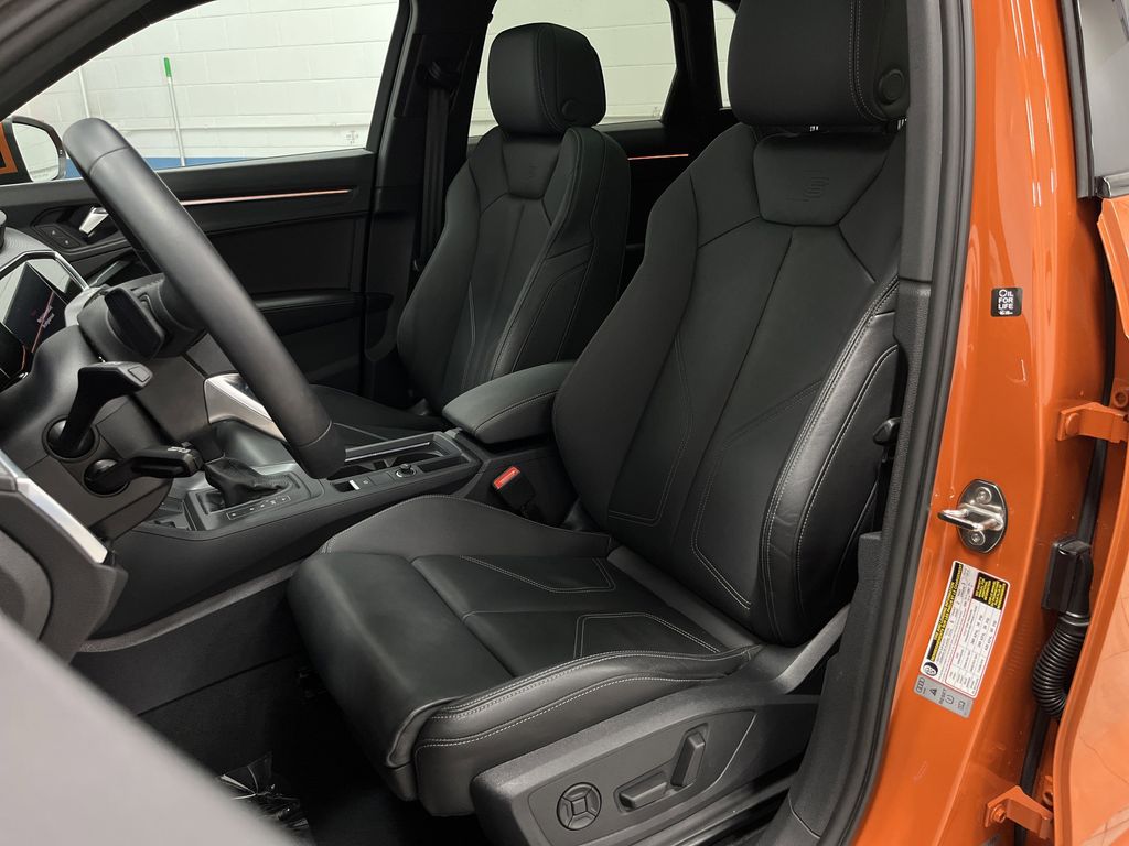 2024 Audi Q3 45 TFSI S line Premium photo 4