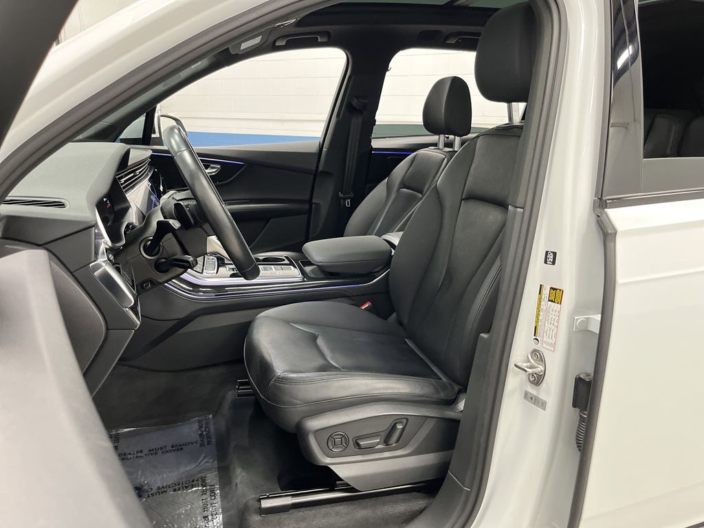 2022 Audi Q7 55 Premium photo 4