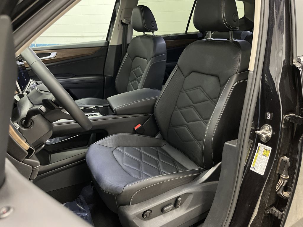 2025 Volkswagen Atlas SE Technology photo 4