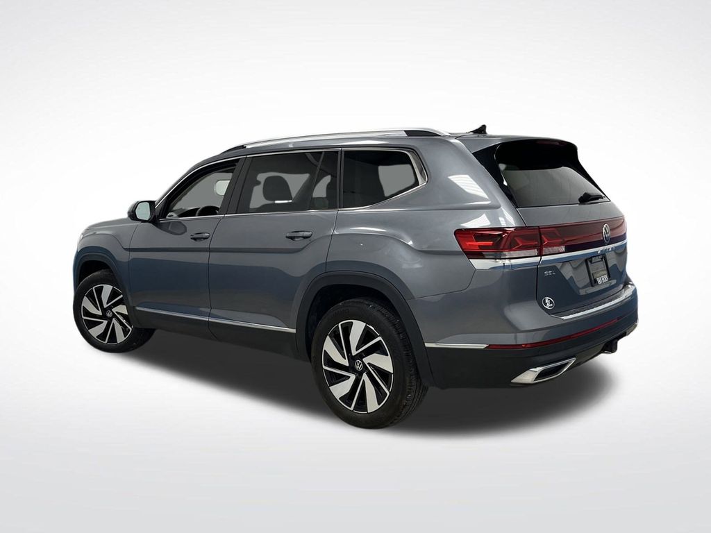 2024 Volkswagen Atlas SEL photo 3