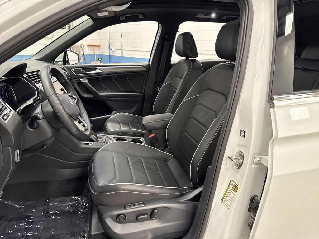 2024 Volkswagen Tiguan SEL R-Line Black photo 3