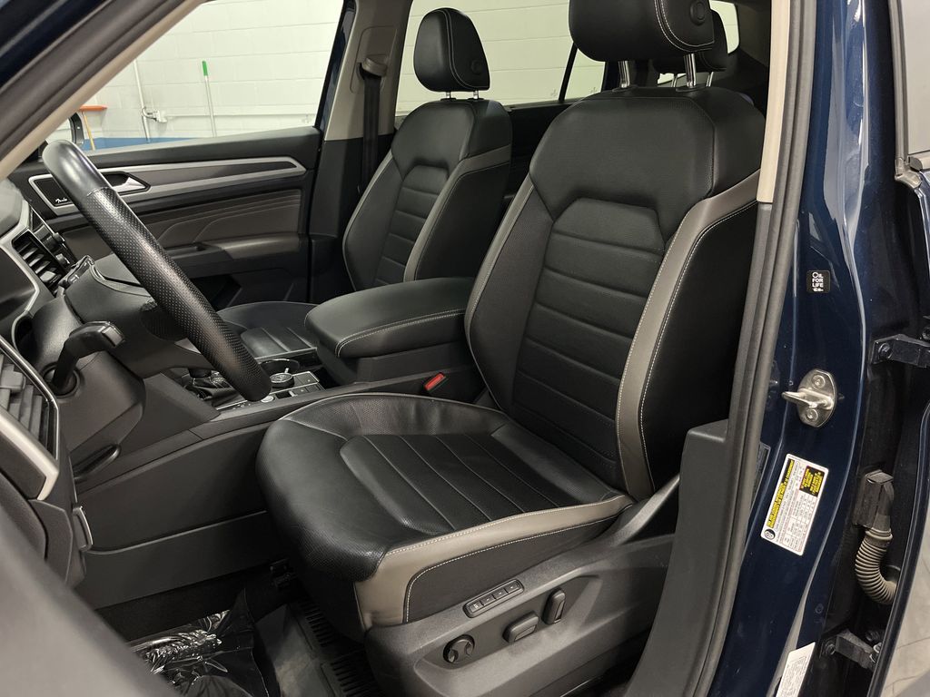 2023 Volkswagen Atlas V6 SEL R-Line photo 3