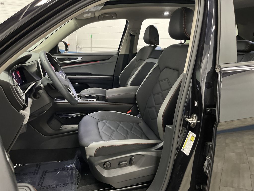 2024 Volkswagen Atlas Peak Edition SE Technology photo 3