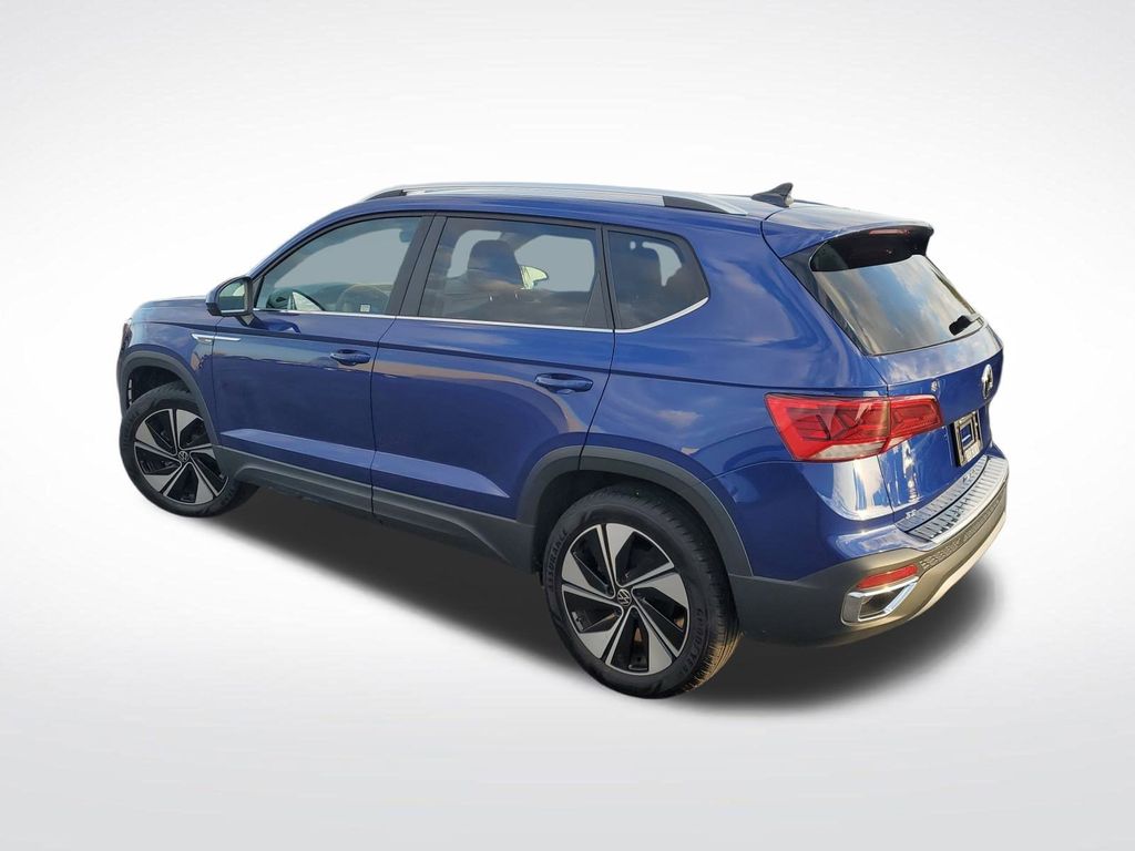 2024 Volkswagen Taos SE photo 3