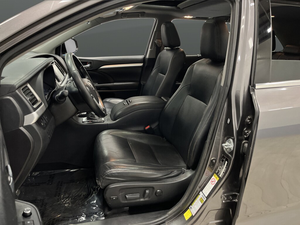 Used 2017 Toyota Highlander XLE V6 SUV