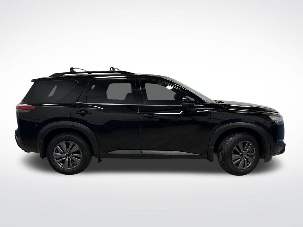 2024 Nissan Pathfinder SV photo 2