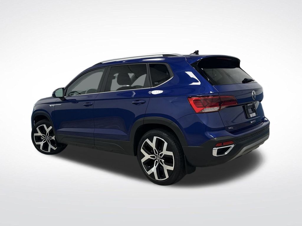 2022 Volkswagen Taos SEL photo 2