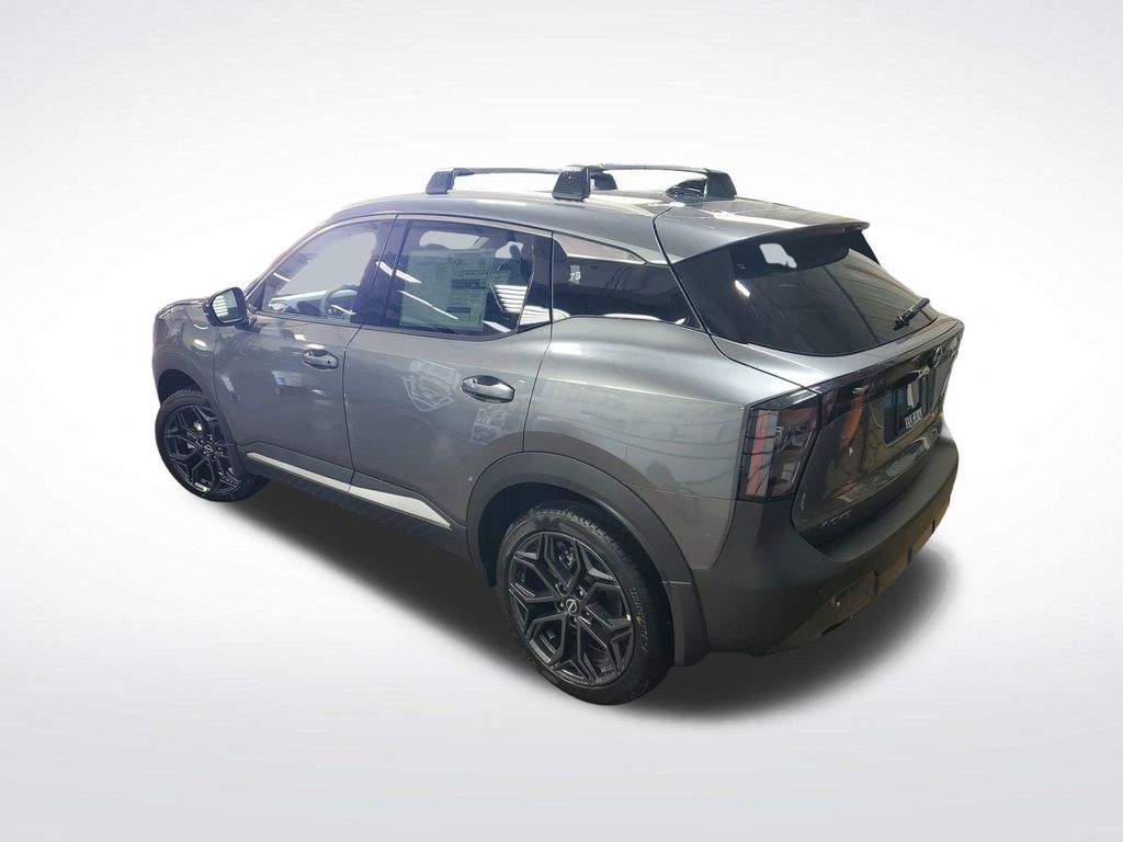 2026 Nissan Kicks SR photo 3