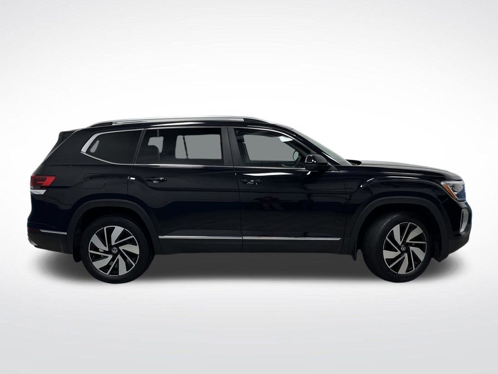 2024 Volkswagen Atlas SEL photo 2