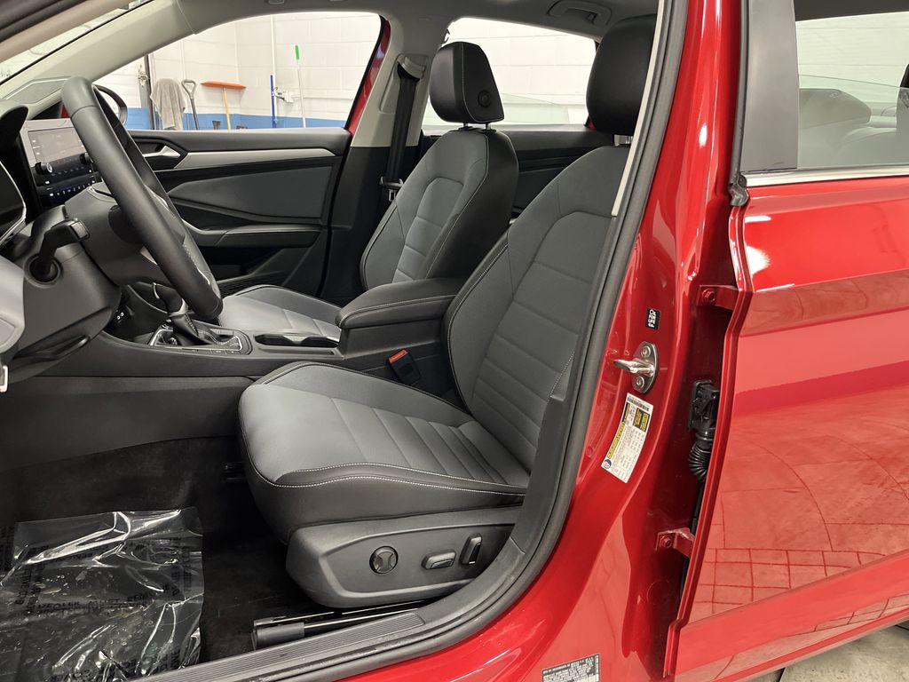 2025 Volkswagen Jetta 1.5T SE photo 4