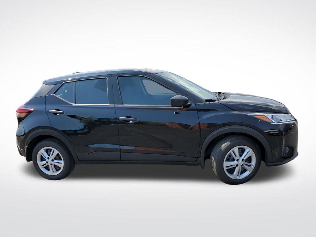 New 2025 Nissan Kicks Play S SUV