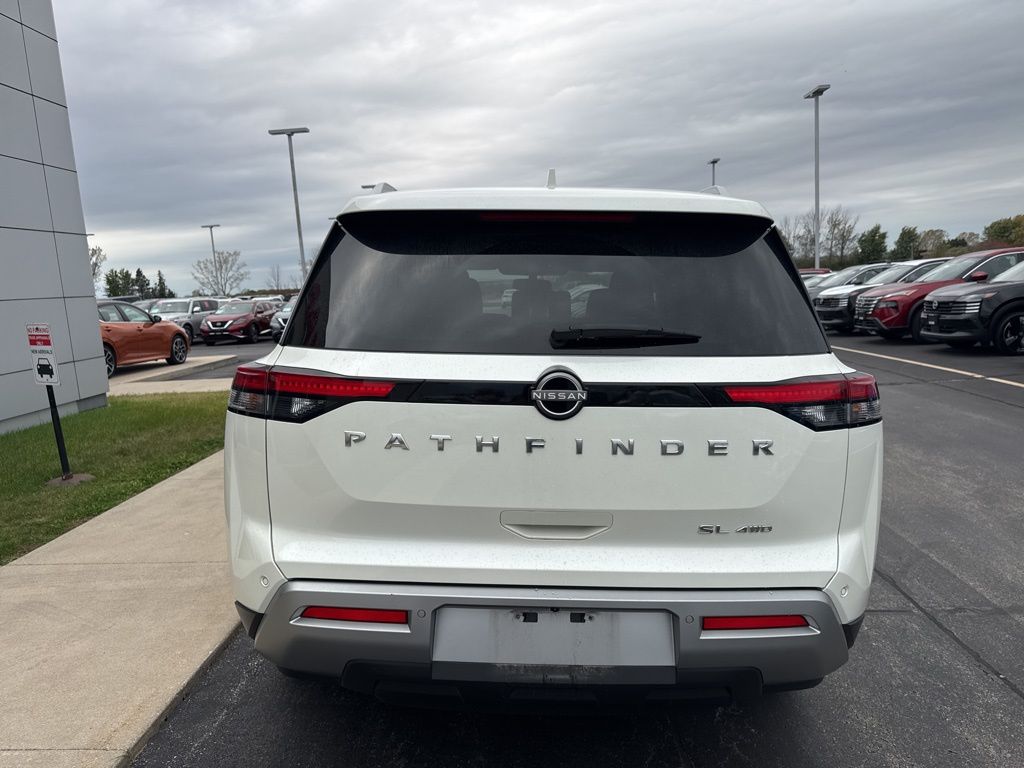 2022 Nissan Pathfinder SL photo 4