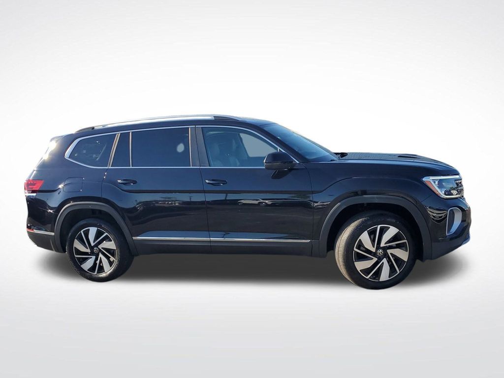 2024 Volkswagen Atlas SEL photo 2