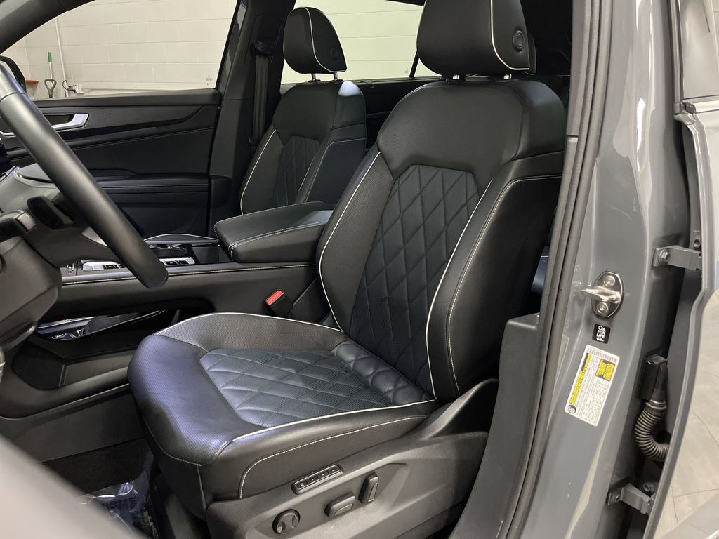 2024 Volkswagen Atlas Cross Sport SEL Premium R-Line photo 4