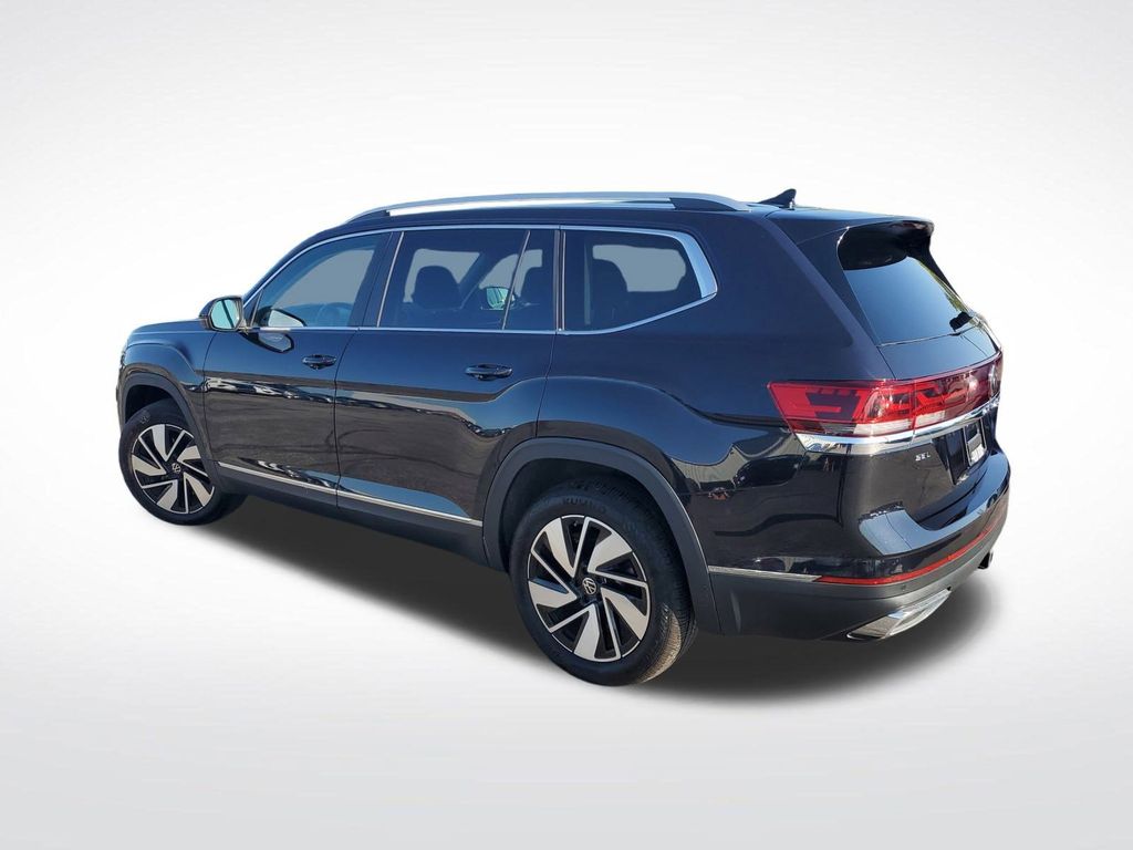 2024 Volkswagen Atlas SEL photo 3