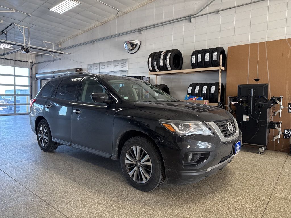 2020 Nissan Pathfinder SL's photo