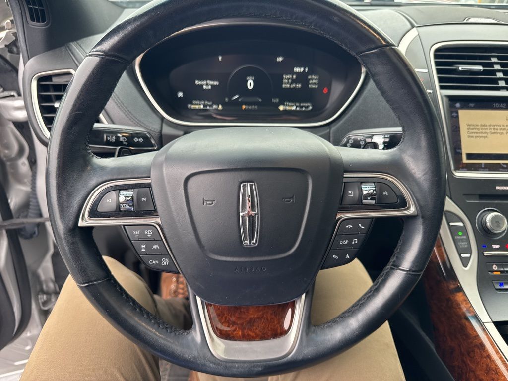 2019 Lincoln Nautilus Reserve photo 2