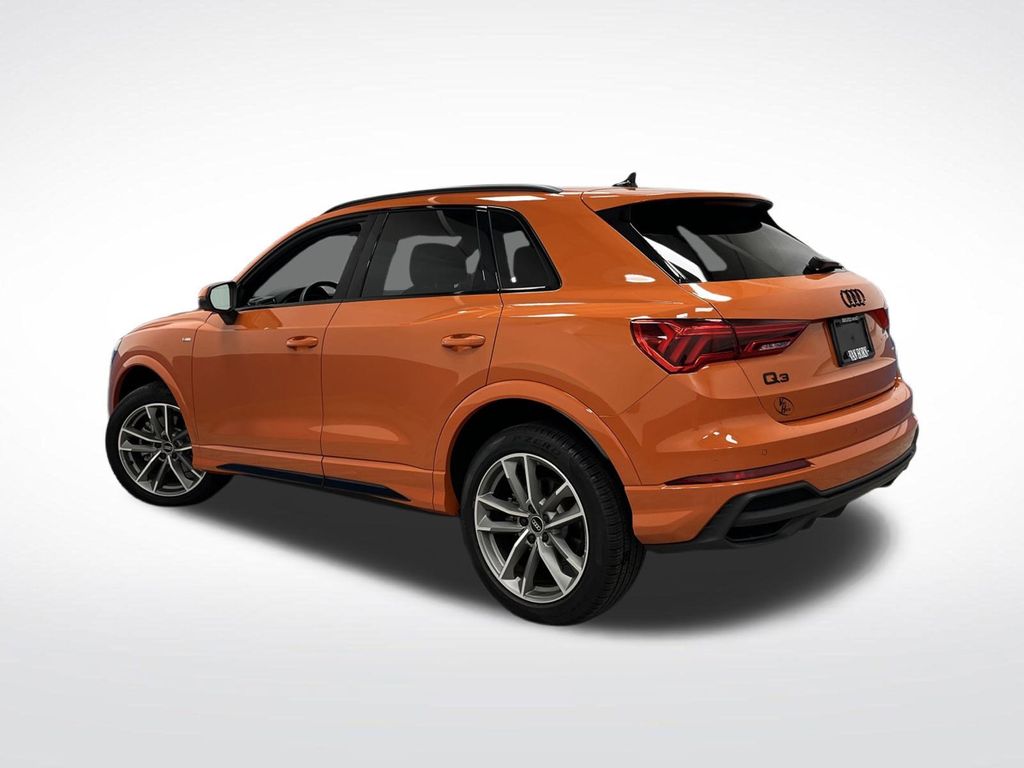 2024 Audi Q3 45 TFSI S line Premium photo 3