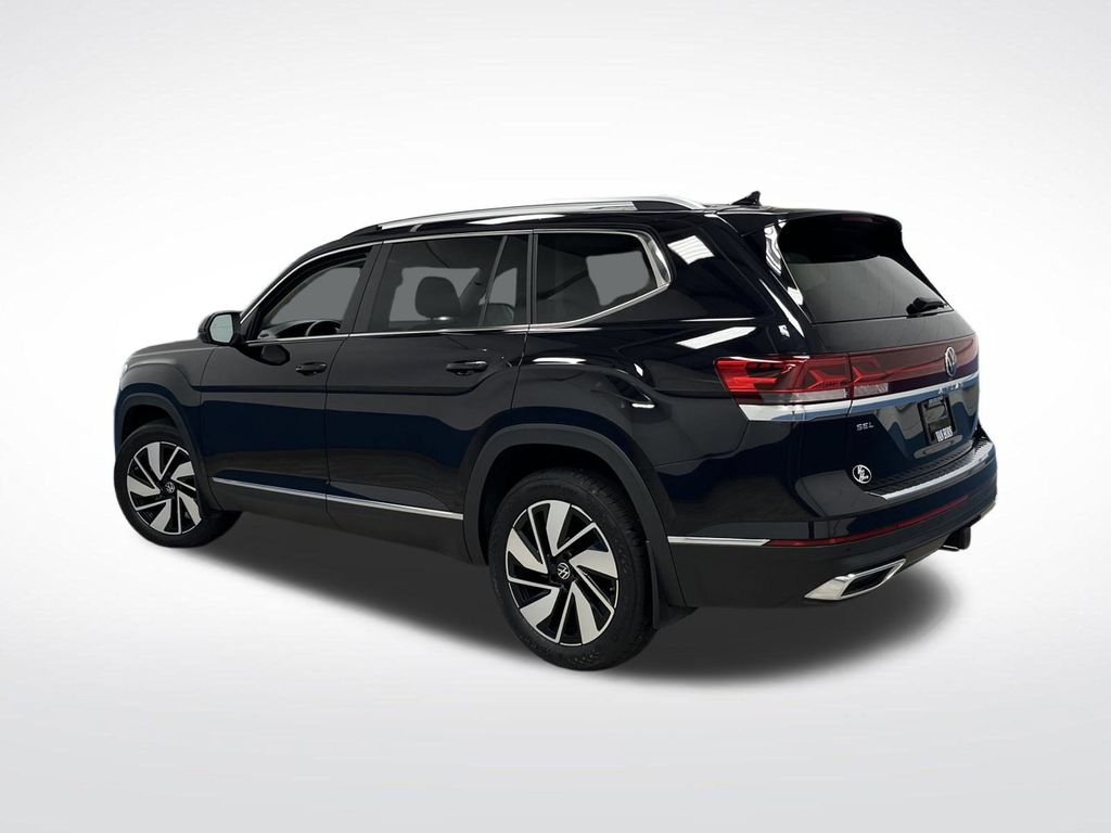 2024 Volkswagen Atlas SEL photo 3