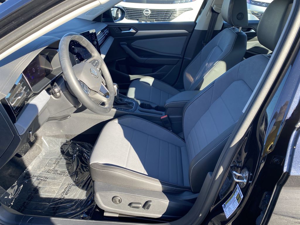 2025 Volkswagen Jetta 1.5T SE photo 4