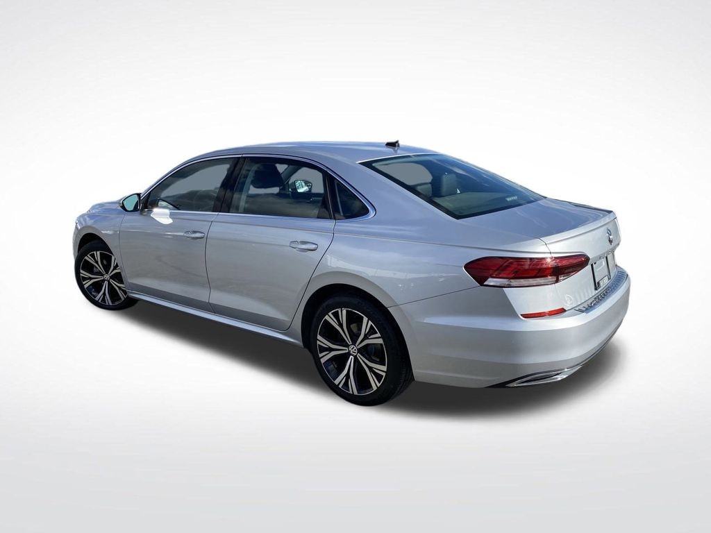 Used 2021 Volkswagen Passat 2.0T SE Sedan