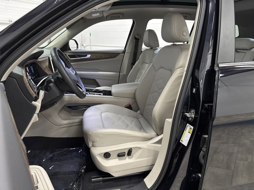 Used 2024 Volkswagen Atlas 2.0T SE w/Technology SUV