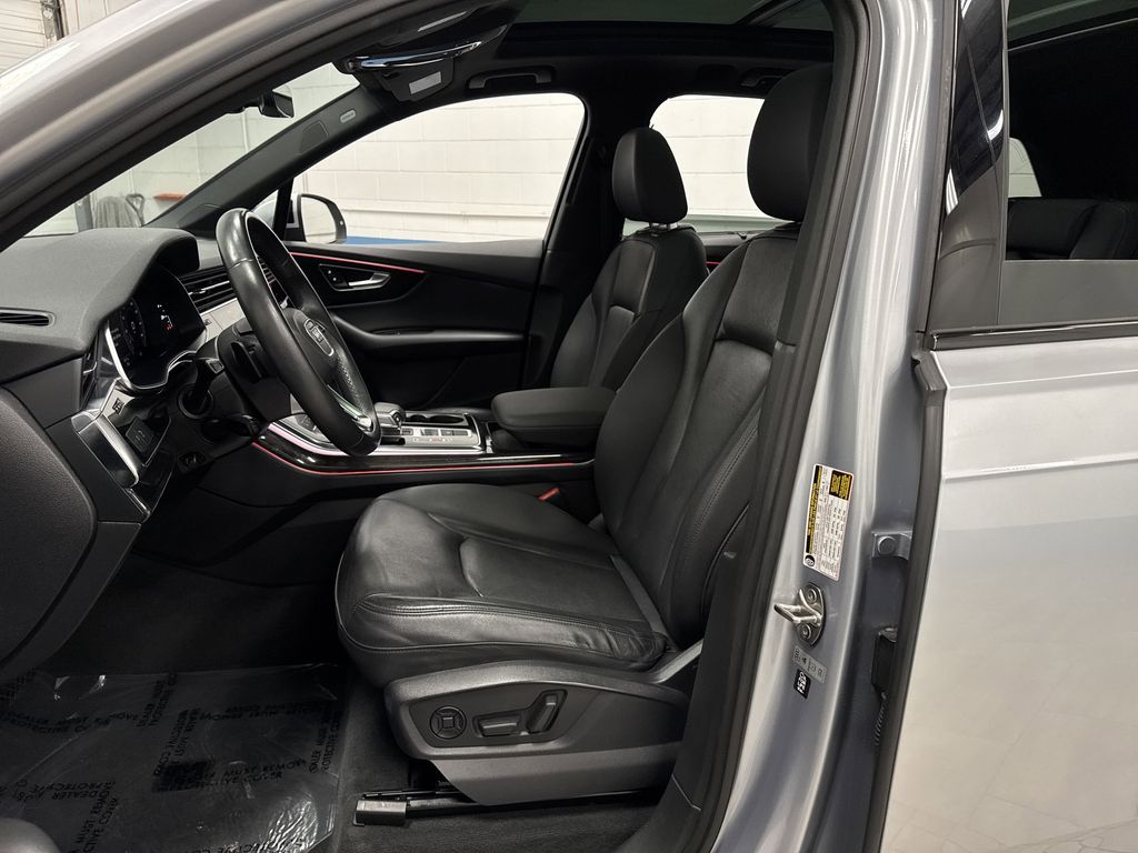 2022 Audi Q7 45 Premium photo 4