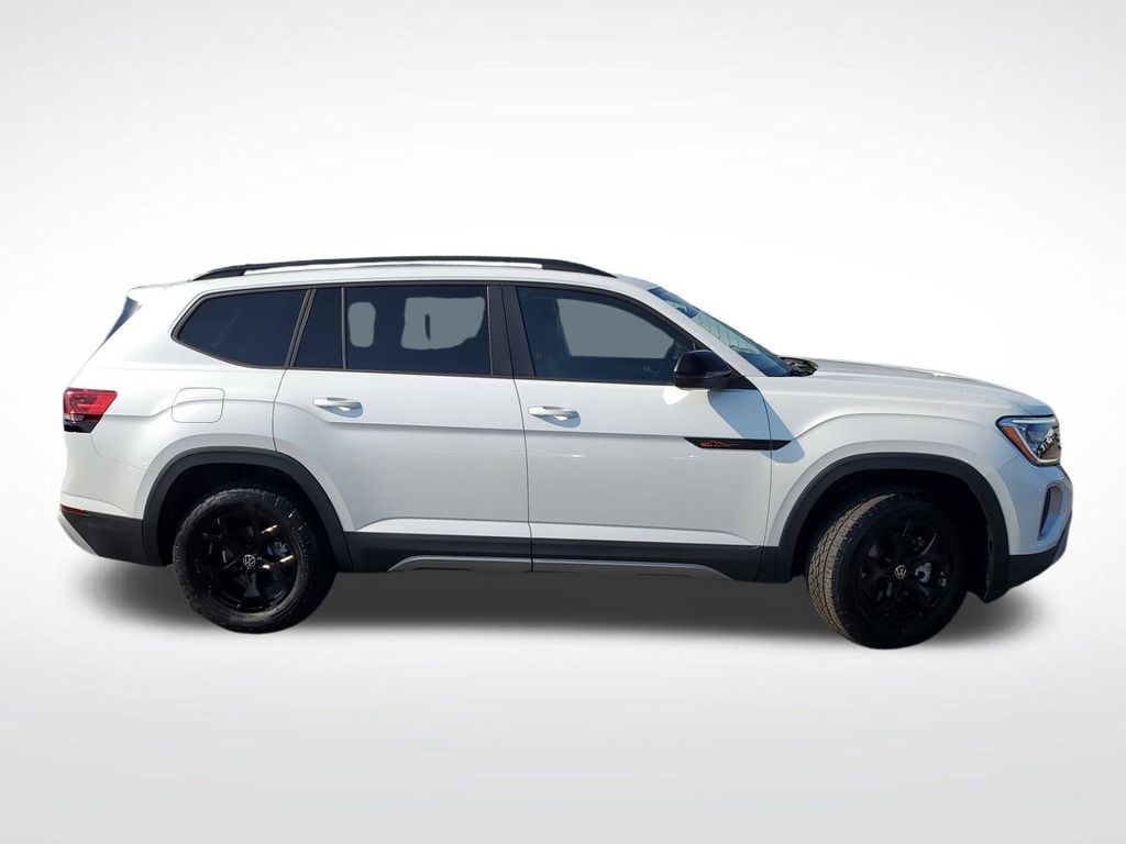 2024 Volkswagen Atlas Peak Edition SEL photo 2