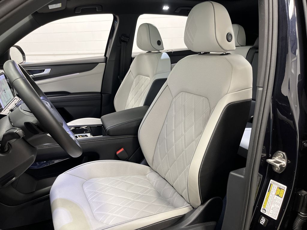 2025 Volkswagen Atlas Cross Sport SEL Premium R-Line photo 4