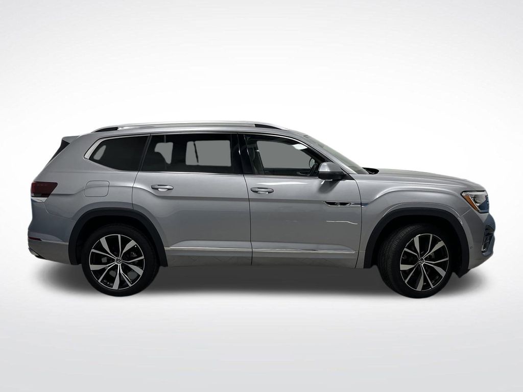 2024 Volkswagen Atlas SEL Premium R-Line photo 2