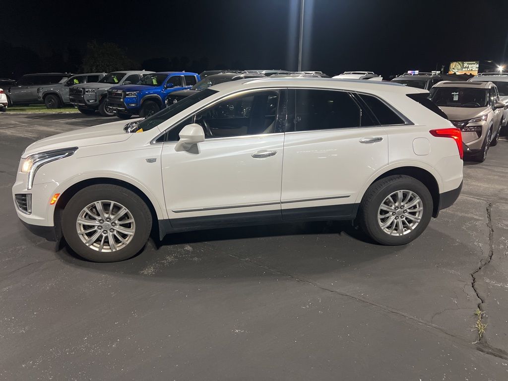 2017 Cadillac XT5 Base photo 2