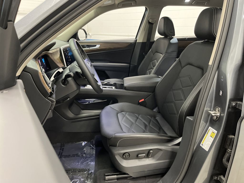 2025 Volkswagen Atlas SE Technology photo 3