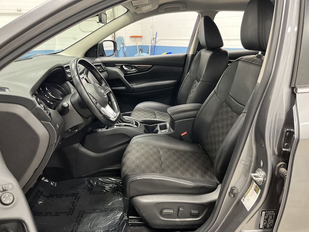 2022 Nissan Rogue Sport SV photo 3