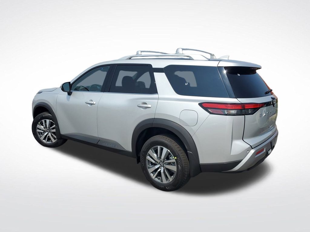 2025 Nissan Pathfinder SL photo 2