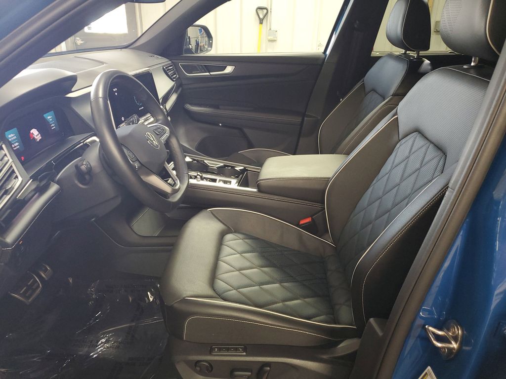 2025 Volkswagen Atlas Cross Sport SEL Premium R-Line photo 4