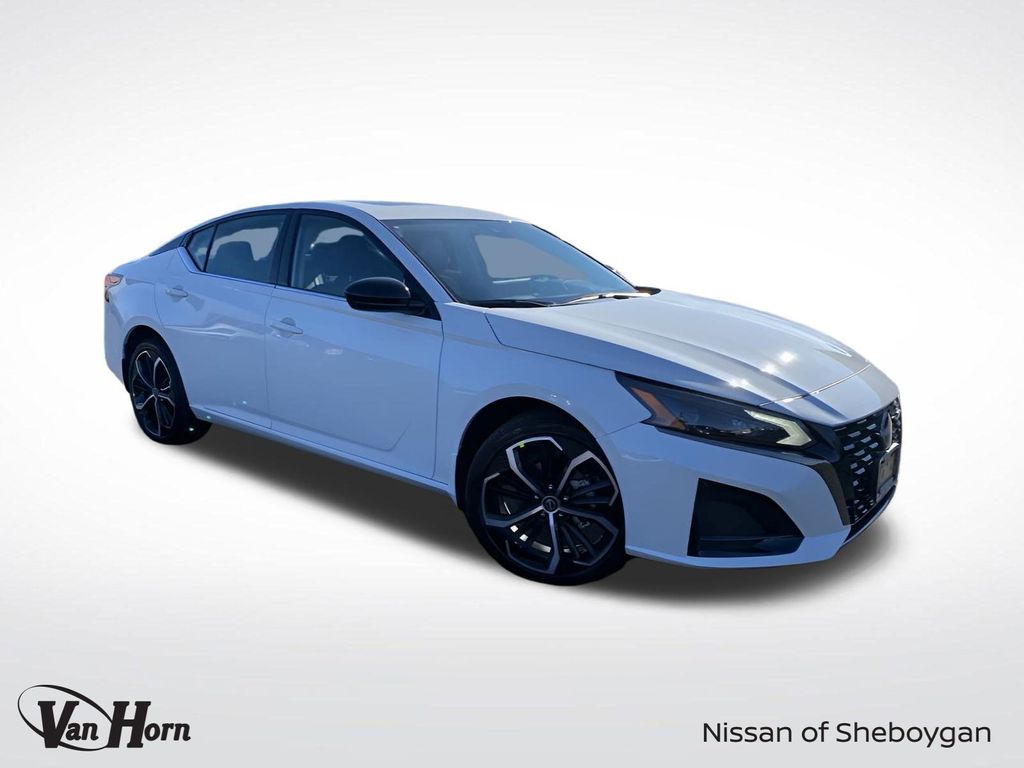 2025 Nissan Altima SR's photo