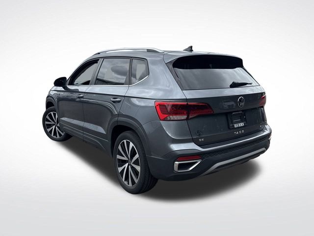 2022 Volkswagen Taos SE photo 2