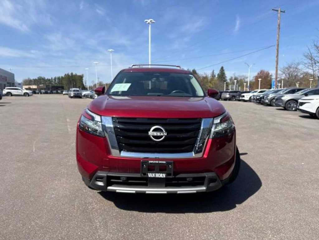 Used 2024 Nissan Pathfinder SL SUV