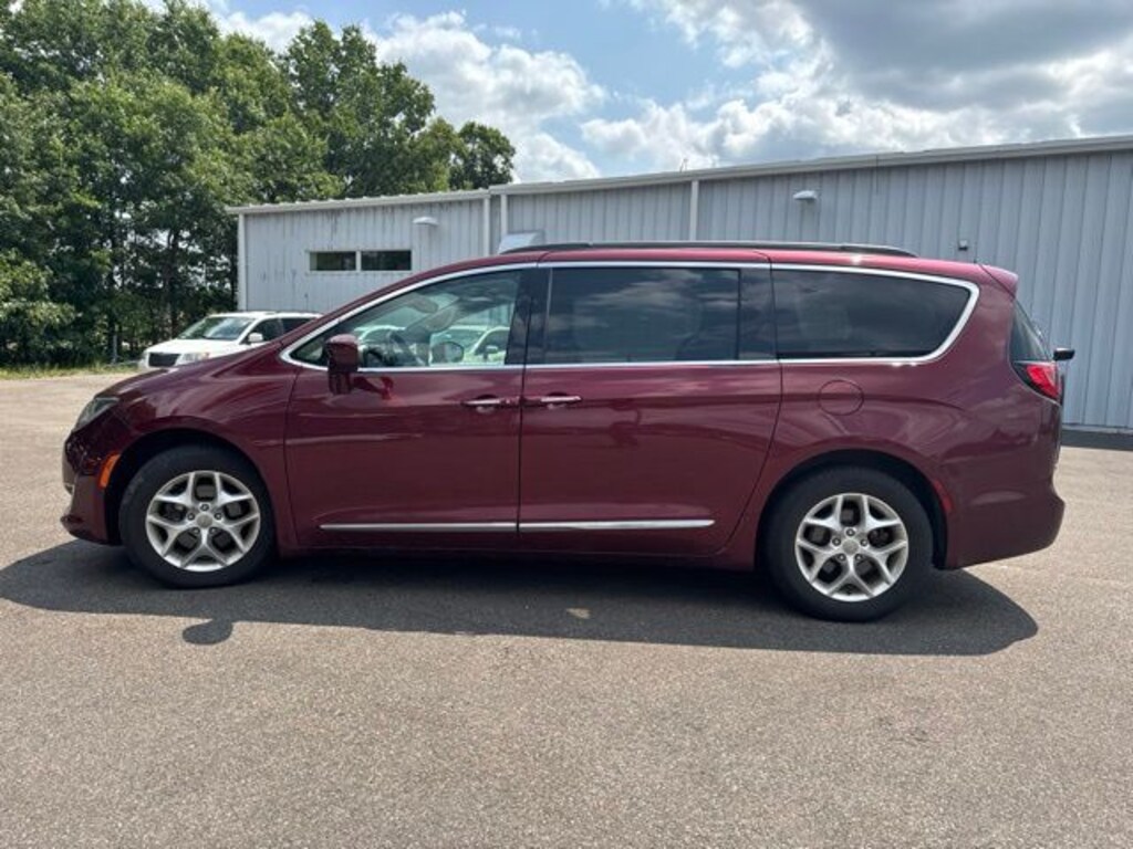Used 2017 Chrysler Pacifica Touring L Minivan/Van