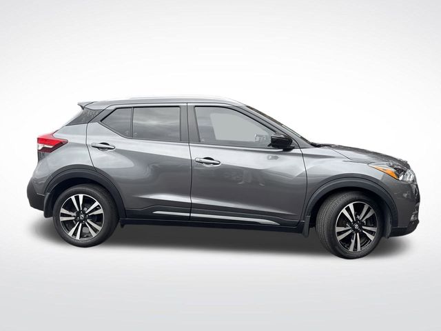 2020 Nissan Kicks SR photo 2