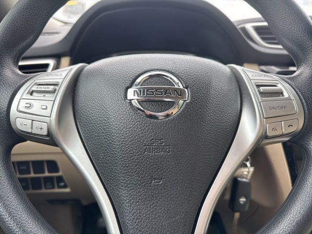2016 Nissan Rogue S photo 2
