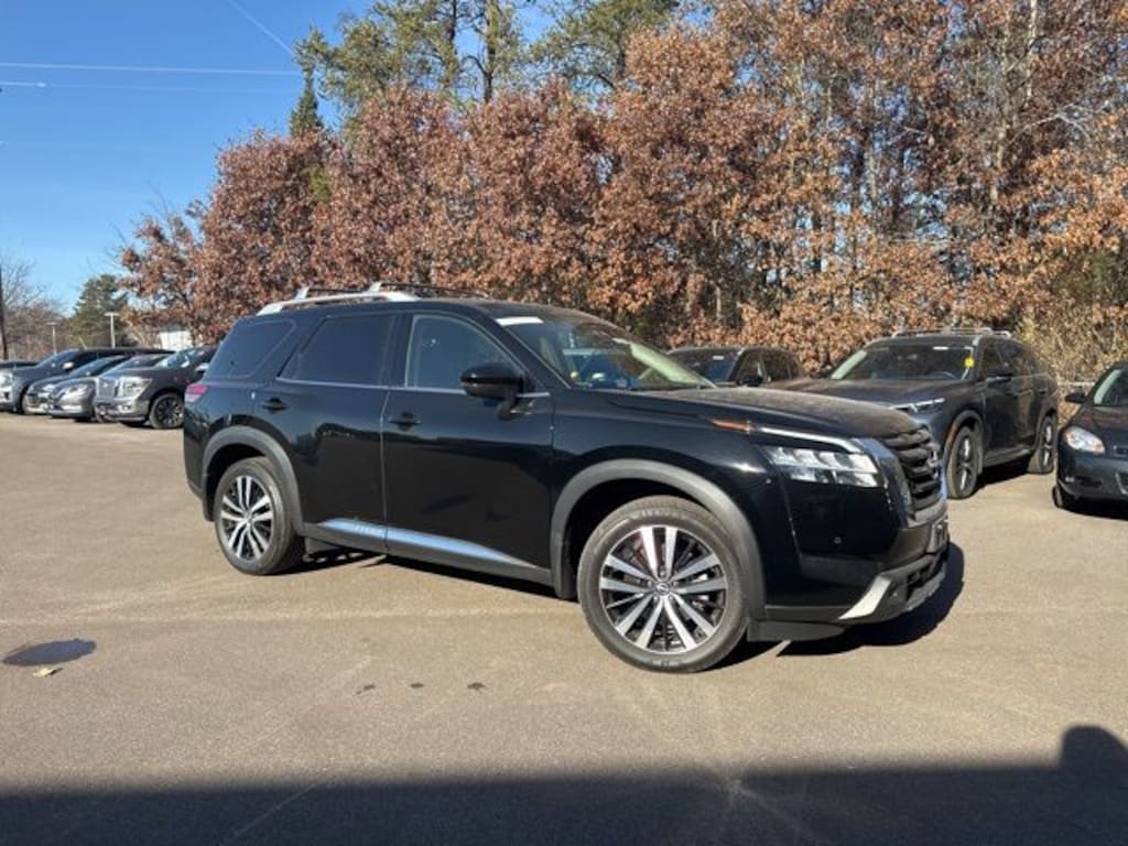 Used 2024 Nissan Pathfinder Platinum SUV